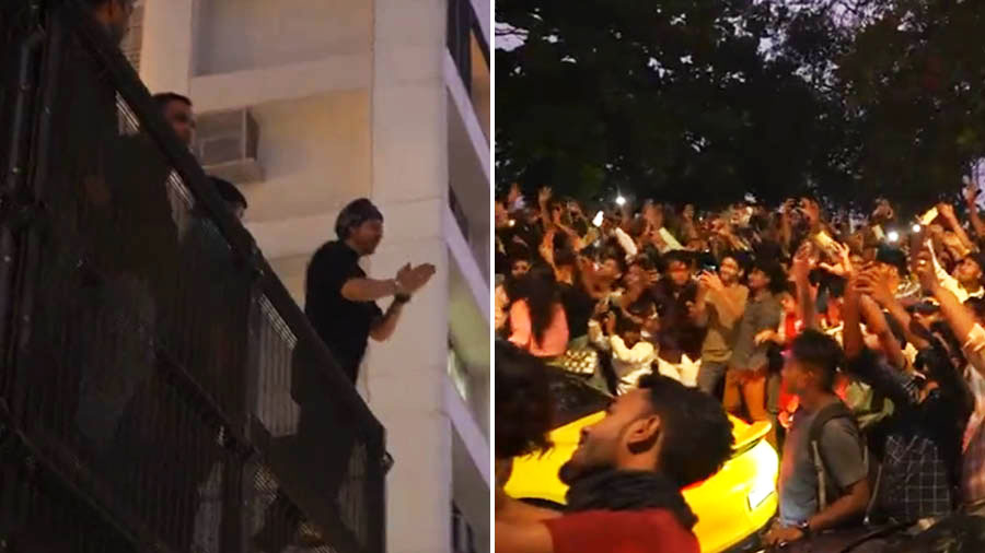 പഠാന്റെ തേരോട്ടത്തിനിടെ ആരാധകര്‍ക്ക് മുന്നിലേക്ക് സര്‍പ്രൈസ് എന്‍ട്രിയുമായി ഷാരൂഖ്; മന്നത്തിന്റെ ബാല്‍ക്കണിയിലെത്തി ആരാധകരോട് നന്ദി പറഞ്ഞ് നടന്‍