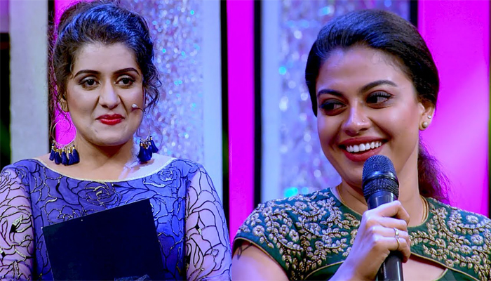  അനുശ്രീയേയും റെയ്ജിനെയും കളിയാക്കി സരയു..!തകര്‍പ്പന്‍ കോമഡി വേദിയില്‍ ഇരുവരും ഒന്നിച്ചെത്തിയപ്പോള്‍..!