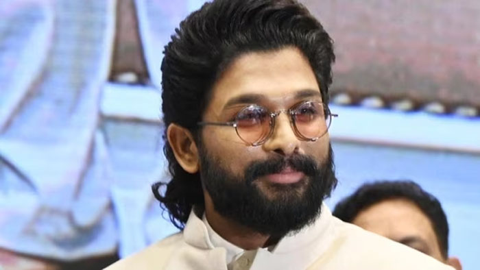  തെന്നിന്ത്യന്‍ സൂപ്പര്‍താരം അല്ലു അര്‍ജുന്‍ അറസ്റ്റില്‍; ജൂബിലി ഹില്‍സിലെ വീട്ടിലെത്തി പുഷ്പാ നായകനെ പൊക്കിയത് റിലീസ് ദിവസത്തെ തിക്കിലും തിരക്കിലും ആരാധിക മരിച്ച കേസില്‍; അറസ്റ്റ് കേസ് റദ്ദാക്കണമെന്ന് ആവശ്യപ്പെട്ട് നടന്‍ ഹൈക്കോടതിയെ സമീപിച്ചതിന് പിന്നാലെ