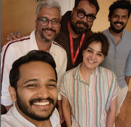 ബേസിലിനും മഞ്ജുവിനും വിപിന്‍ ദാസിനും ഒപ്പം അനുരാഗ് കശ്യപ്;  ബേസില്‍ പങ്ക് വച്ച പുതിയ ചിത്രത്തിന് പിന്നാലെ കാരണം തിരഞ്ഞ് സോഷ്യല്‍മീഡിയ