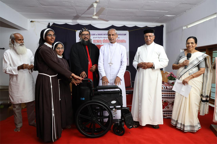 ആതുരസ്ഥാപനങ്ങളിലേക്ക് വീല്‍ചെയറുകളെത്തിച്ച് മമ്മൂട്ടിയുടെ കെയര്‍ ആന്റ് ഷെയര്‍ ഫൗണ്ടേഷന്‍; ഇടുക്കി ജില്ലകളിലെ വിതരണം കട്ടപ്പനയില്‍ 