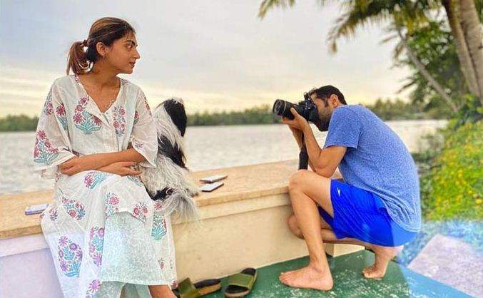 ഷാനു നസ്രിയയുടെ ഫോട്ടോ എടുക്കാന്‍ ശ്രമിക്കുന്ന ഫോട്ടോയുടെ ഫോട്ടോയാണിത്; ഫര്‍ഹാന്‍ ഫാസില്‍ പങ്കുവച്ച ചിത്രം വൈറലാകുന്നു