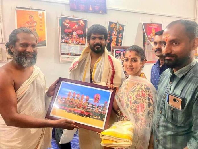 തങ്ങള്‍ സ്നേഹിക്കുന്ന ദൈവത്തോട് അനാദരവ് കാണിക്കാന്‍ ഉദ്യേശിച്ചിരുന്നില്ല;ക്ഷേത്രത്തില്‍ എത്തിയപ്പോള്‍ ചുറ്റും ആളുകള്‍ കൂടി; ആ തിരക്കിനിടയില്‍ ചെരുപ്പിന്റെ കാര്യം ശ്രദ്ധിച്ചില്ല; വിവാദമായതോടെ ഖേദ പ്രകടനവുമായി വിഘ്നേഷും നയന്‍താരയും; ചെട്ടിക്കുളങ്ങരയില്‍ താരദമ്പതികള്‍ എത്തിയത് ചാന്താട്ടം വഴിപാട് നടത്താന്‍