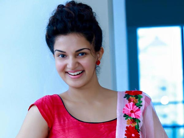 മലയാള സിനിമയില്‍ അഭിനയിക്കാന്‍ ടാലന്റ് ഉണ്ടായാല്‍ മാത്രം പോരാ; കാസ്റ്റിങ് കൗച്ചിന് വഴങ്ങേണ്ട അവസ്ഥയാണ്; മറുപടി പറഞ്ഞാല്‍ ആ ഭാഗത്തേക്ക് വരില്ല; ഹണി റോസ് 