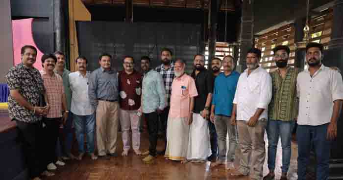  വാവ സുരേഷ് അഭിനയ  രംഗത്തേക്ക്;  കാളാമുണ്ടന്‍ എന്ന ചിത്രത്തിന്റെ  പൂജ കഴിഞ്ഞു