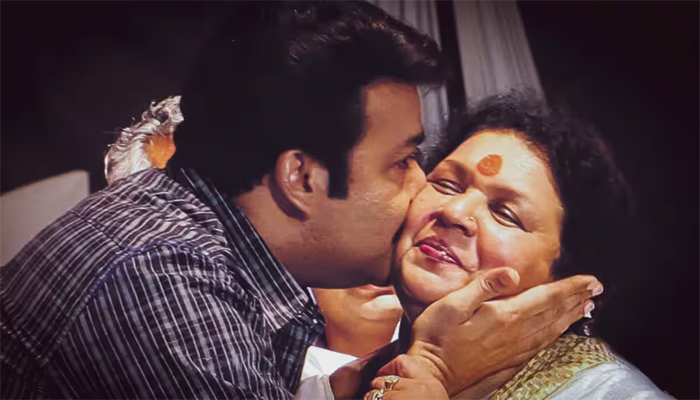  പൊന്നമ്മച്ചേച്ചിയോടൊപ്പം മകനായി അഭിനയിക്കേണ്ടി വന്നിട്ടില്ല എനിക്ക് ജീവിക്കുക തന്നെയായിരുന്നു; വിതുമ്പുന്ന വാക്കുകള്‍ക്കൊണ്ട്,  ആദരാഞ്ജലികള്‍ അര്‍പ്പിക്കാനാവുന്നില്ല; അമ്മയുടെ വിയോഗ വേദനയില്‍ മോഹന്‍ലാല്‍ കുറിച്ചത്