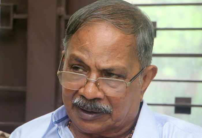  ഹൃദയാഘാതത്തെ അതിജീവിക്കാനുള്ള കഠിന പ്രയത്നത്തില്‍ ഇതിഹാസ സാഹിത്യകാരന്‍; രോഗാവസ്ഥ അതീവ ഗുരുതരമെന്ന് ആശുപത്രി; മകളെ ഫോണില്‍ വിളിച്ച് മുഖ്യമന്ത്രി; തീവ്രപരിചരണ വിഭാഗത്തില്‍ പ്രത്യേക ഡോക്ടര്‍മാരടങ്ങുന്ന സംഘത്തിന്റെ ചികില്‍സ 