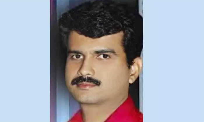 ലൊക്കേഷന്‍ വീട്ടിലെ ശുചിമുറിയില്‍ പ്രൊഡക്ഷന്‍ കണ്‍ട്രോളര്‍ തൂങ്ങി മരിച്ചനിലയില്‍; നിധിഷ് മുരളി ആത്മഹത്യ ചെയ്തത് സ്വന്തമായി നിര്‍മ്മിക്കുന്ന ടെലിഫിലിം ഷൂട്ടിങിനിടെ