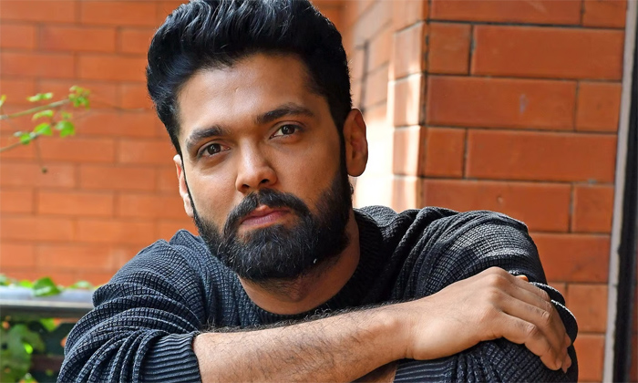  'ബാച്ചിലര്‍ പാര്‍ട്ടിയില്‍ അനുമതിയില്ലാതെ ഗാനം ഉപയോഗിച്ചു; രക്ഷിത് ഷെട്ടിയ്ക്ക് 20 ലക്ഷം നഷ്ടപരിഹാരം വിധിച്ച് ഹൈക്കോടതി