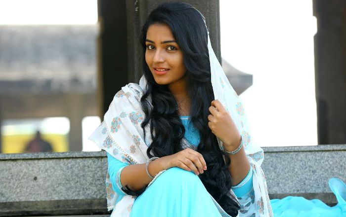 പക്വതയില്ലാതെ പെരുമാറുന്ന പുരുഷന്മാരെ ഇഷ്ടമല്ല; ഉള്ളിലൊരു കുട്ടിത്വത്തോടെ പെരുമാറുന്നവരല്ല മറിച്ച് മറ്റുള്ളവരെ കെയര്‍ ചെയ്യാത്ത മെച്യൂരിറ്റി ഇല്ലായ്മ; ഒരിക്കലും ജാതി, മതം, ജാതകം, ബാങ്ക് ബാലന്‍സ് ഇങ്ങനെയുള്ള കണ്ടീഷന്‍സ് ഒന്നും വക്കില്ല; രജീഷ വിജയന്റെ  മനസിലുള്ള പുരുഷ സങ്കല്പ്പങ്ങള്‍ ഇങ്ങനെ
