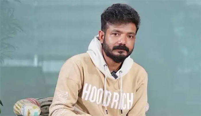  ലഹരി ഇടപാടിനായി ശ്രീനാഥ് ഭാസി ഉപയോഗിച്ചത് വനിതാ സുഹൃത്തിന്റെ പേരിലുളള സിം കാര്‍ഡ്; തിരുവനന്തപുരം സ്വദേശിനിയുടെ ഇടപാടുകളും വിദേശയാത്രയും റഡാറില്‍; മലയാളത്തിലെ മൂന്ന് നടന്മാരുമായി ഇടപാടുണ്ടെന്ന് തസ്ലീമയുടെ മൊഴിയിലും അന്വേഷണം; ഹൈബ്രിഡ് കഞ്ചാവ് കേസ് അന്വേഷണം സിനിമാ രംഗത്തേക്ക് 