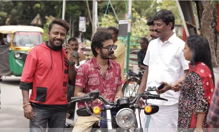 വിവാദങ്ങള്‍ക്കിടെ ഡാന്‍ഡ് പാര്‍ട്ടിയുടെ ലൊക്കേഷനില്‍ എത്തി ശ്രീനാഥ് ഭാസി; സോഹന്‍ സീനുലാല്‍ ചിത്രത്തില്‍ നടനൊപ്പം വിഷ്ണു ഉണ്ണികൃഷ്ണ നും ഷൈന്‍ ടോം ചാക്കോയും പ്രയാഗ മാര്‍ട്ടിനും              