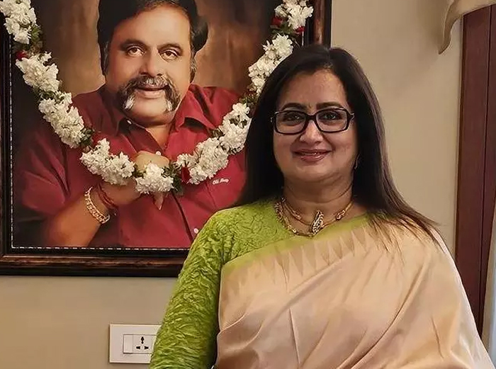  അവസരങ്ങള്‍ ലഭിക്കണമെങ്കില്‍ സഹകരിക്കണം; ഇല്ലെങ്കില്‍ ചിലര്‍ പിന്തുടര്‍ന്ന് വേട്ടയാടും; മലയാള സിനിമയില്‍ നിരവധി സ്ത്രീകള്‍ക്ക് ദുരനുഭവം ഉണ്ടായിണ്ട്; തുറന്നുപറച്ചിലുമായി സുമലത