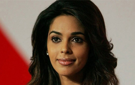 ചില മാധ്യമങ്ങൾ മോശം സ്ത്രീ എന്ന് വിളിച്ചു; ഓൺസ്‌ക്രീനിൽ ബിക്കിനി ധരിക്കുന്നതും ചുംബന രംഗങ്ങളും വിമർശിക്കപ്പെട്ടു: ഇന്ത്യ വിടേണ്ടി വന്ന നാളുകളെ കുറിച്ച് വിശദീകരിച്ച് മല്ലികാ ഷെരാവത്ത്