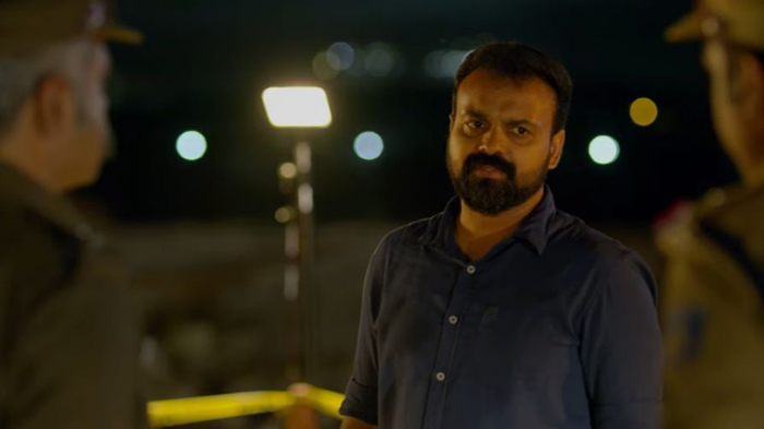 അകാംക്ഷയും സസ്‌പെന്‍സും നിറച്ചെത്തിയ അഞ്ചാം പാതിരാ ട്രെയിലറിന് വരവേല്പ്പുമായി ആരാധകര്‍; മിഥുന്‍ മാനുവല്‍ തോമസ് ഒരുക്കുന്ന കുഞ്ചാക്കോ ബോബന്‍ ചിത്രത്തിന് മികച്ച പ്രതികരണം