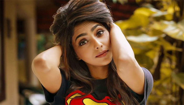 താല്‍പര്യമില്ലാത്തതിനാലാണ് ഡബ്ല്യുസിസിയില്‍ അംഗമാകാത്തത്; നിലപാട് വ്യക്തമാക്കി മലയാളസിനിമയിലെ ഭാഗ്യനായിക ഐശ്വര്യ ലക്ഷ്മി...!