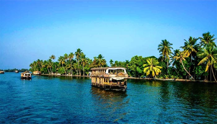 അഴകേറും പുരവഞ്ചിയില്‍ സൗജന്യയാത്ര നടത്തിയാലോ