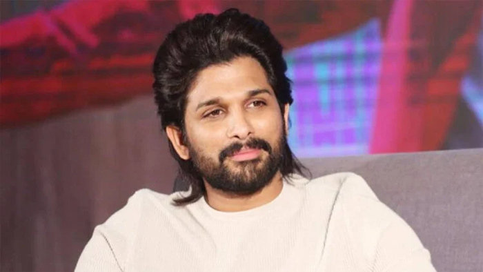 തിയേറ്ററിലെ ദാരുണ സംഭവത്തില്‍ ഹൃദയം തകര്‍ന്നു; ഈ ദുഷ്‌കരമായ സമയത്ത് ദുഃഖിതരായ കുടുംബത്തിനൊപ്പം; മൗനം വെടിഞ്ഞ് അല്ലു അര്‍ജ്ജുന്‍; 25 ലക്ഷം രൂപ സഹായം വാഗ്ദാനം ചെയ്ത് നടന്‍