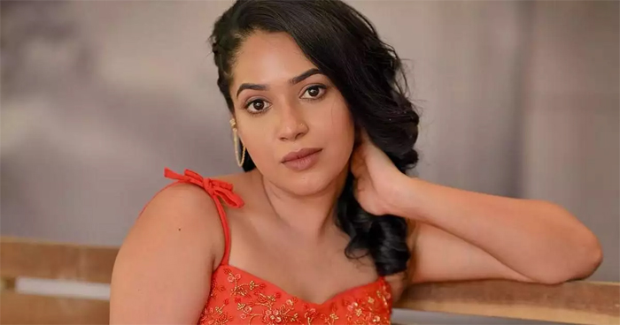 കാണാന്‍ ഭംഗിയില്ലെന്നും ക്യാമറയില്‍ കാണുമ്പോള്‍ സൗന്ദര്യം കുറവാണെന്നും പറഞ്ഞ് അവസരങ്ങള്‍ നഷ്ടപ്പെട്ടു; സ്‌കിന്‍ കെയര്‍ ഉപയോഗിച്ചപ്പോള്‍ ആണ് കുറച്ച് മാറ്റം വന്നത്; തുടക്കകാലത്ത് അസോസിയേറ്റ് ഡയറക്ടറില്‍ നിന്നും നേരിട്ടത് മോശം പെരുമാറ്റം; അമൃത നായര്‍ പങ്ക് വച്ചത്