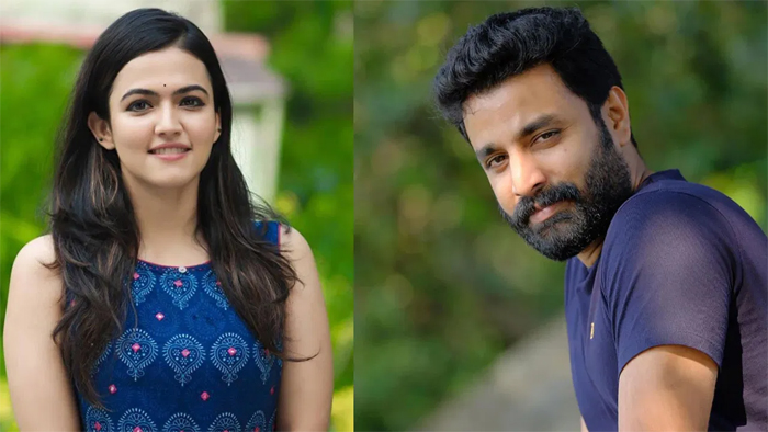  നമ്മള്‍ കാണിക്കുന്നതോ മറ്റുള്ളവര്‍ പുറമെ പെരുമാറുന്നതോ ഒന്നും എപ്പോഴും ഉള്ളില്‍ നിന്നുള്ള പ്രതിഫലനമല്ല എന്ന് തിരിച്ചറിഞ്ഞു; ചെറിയ നിമിഷങ്ങള്‍ക്ക് ഏറ്റവും വലിയ സന്തോഷം നല്‍കാന്‍ കഴിയുമെന്നും മനസ്സിലാക്കി; പുതുവര്‍ഷത്തെ വരവേല്ക്കുമ്പോള്‍ കുറിപ്പുമായി' അപര്‍ണ്ണ ദാസ് 