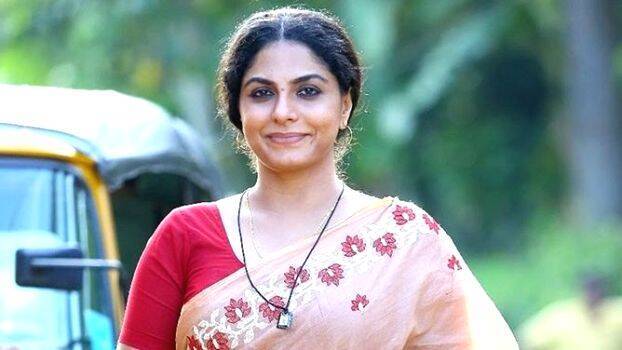 നുണപ്രചരണങ്ങളെ അതിജീവിച്ച് എനിക്കൊപ്പം നിന്നവര്‍ക്ക്  നന്ദി ;കാര്യങ്ങള്‍ അറിയാതെ നൊമ്പരപ്പെടുത്താന്‍ ശ്രമിച്ചവരോടും പരിഭവം തെല്ലുമില്ല; വ്യാജ വാര്‍ത്തകളോട് പ്രതികരിച്ച് നടി ആശാ ശരത്ത്