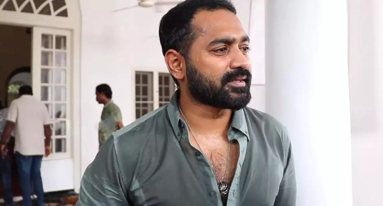 മൂന്ന് മാസത്തോളം ബെഡ് റെസ്റ്റ് ആയിരുന്നു; ഫിസിയോതെറാപ്പി നടക്കുകയാണ്; ചെറിയ ബുദ്ധിമുട്ടുണ്ട്; ടിക്കി ടാക്ക ചിത്രത്തിന്റെ ലൊക്കേഷനില്‍ ഉണ്ടായ അപകടത്തിന്റെ വിവരങ്ങള്‍ പങ്ക് വച്ച് ആസിഫ് അലി