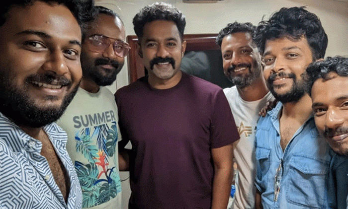  തലവന്‍ ടീം വീണ്ടുമൊന്നിക്കുന്നു; ആസിഫ് അലി - ഫര്‍ഹാന്‍ ടീമിന്റെ ഡാര്‍ക്ക് ഹ്യുമര്‍ ചിത്രം അണിയറയില്‍ 