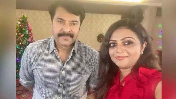  എന്നെ കണ്ടതും ഒരു സെല്‍ഫി എടുക്കണമെന്ന് ഒരേ നിര്‍ബന്ധം; കുറെ കാലത്തെ ആഗ്രഹം ആണത്രേ..പിന്നെ ഞാനായിട്ട് എതിര്‍ത്തില്ല; മമ്മൂട്ടിക്കൊപ്പമുള്ള സെല്‍ഫി പങ്കുവച്ച് അശ്വതി