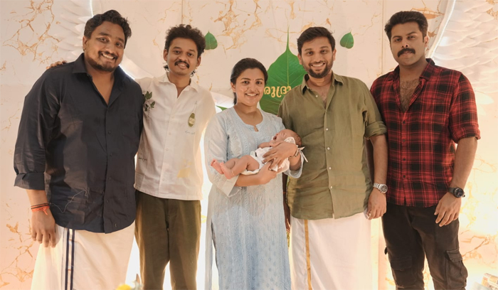  പിറന്നുവീണ്  അഞ്ചാം ദിനത്തില്‍ സിനിമയില്‍ നായിക ; ഇരുപത്തെട്ടാം ദിനം നൂല്‍കെട്ടും സിനിമാസെറ്റില്‍;  അപൂര്‍വ്വ ഭാഗ്യം ലഭിച്ചത് ലിസ്റ്റിന്‍ സ്റ്റിഫന്റെ കമ്പനിയുടെ എക്‌സിക്യൂട്ടിവ് പ്രോഡ്യൂസര്‍ അഖിലിന്റെ മകള്‍ക്ക്