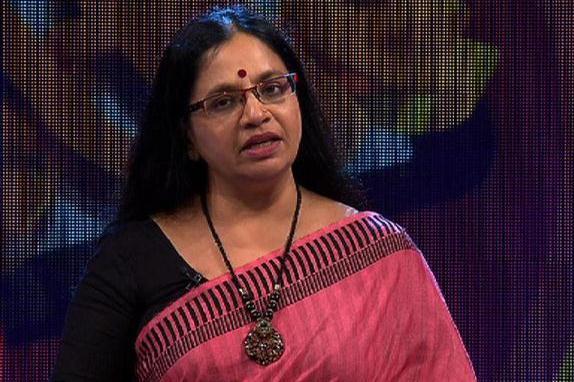 അമ്മ ചേട്ടനെ സ്‌കൂളില്‍ അയച്ചപ്പോള്‍ തന്നെ ജോലിക്കയച്ചു; വാടക കൊടുക്കാനും കഞ്ഞി കുടിക്കാനുമുള്ളത് ജോലി ചെയ്ത് കിട്ടും;അമ്മയ്ക്ക് രോഗം മൂര്‍ച്ഛിച്ച് ആശുപത്രിയില്‍ കിടന്നപ്പോള്‍ കഞ്ഞിയുമായി ചെന്ന എന്നെ പിടിച്ച് അവരുടെ കൈയില്‍ കൊടുത്തു;ഞാന്‍ അവിടെ നിന്ന് ഇറങ്ങിയോടി: കുട്ടിക്കാലത്തെ വേദന നിറഞ്ഞ ജീവിതം പങ്ക് വച്ച് ഭാഗ്യ ലക്ഷ്മി