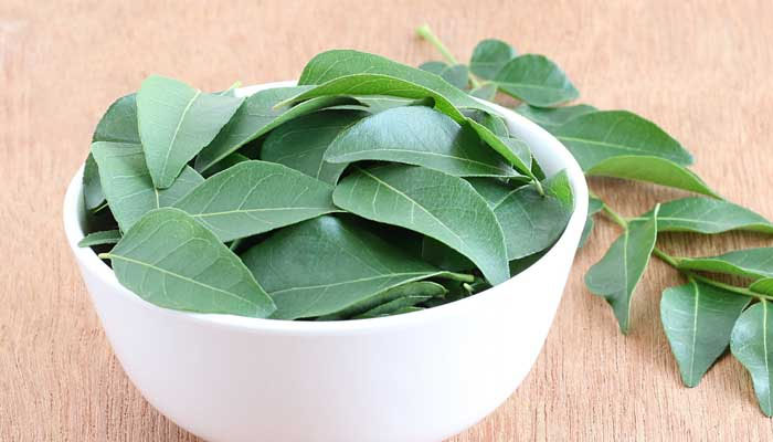 കറിവേപ്പില നിസാരക്കാരനല്ല; ​ഗുണങ്ങൾ ഏറെ 