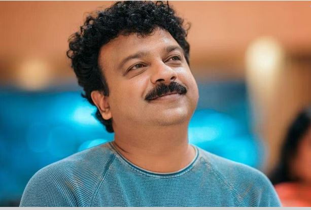 യാത്ര ആരംഭിച്ച് രണ്ട് പതിറ്റാണ്ടായി എന്ന് വിശ്വസിക്കാന്‍ ബുദ്ധിമുട്ട്; കീബോര്‍ഡ് പ്ലെയര്‍ ദീപുവിനെ ഇന്നത്തെ ദീപക് ദേവ് ആക്കിയതിന് സിദ്ധിഖ് ഏട്ടന് നന്ദി; കരിയറിന്റെ 20 വര്‍ഷങ്ങളെ കുറിച്ച് ദീപക് ദേവ്  കുറിച്ചത്