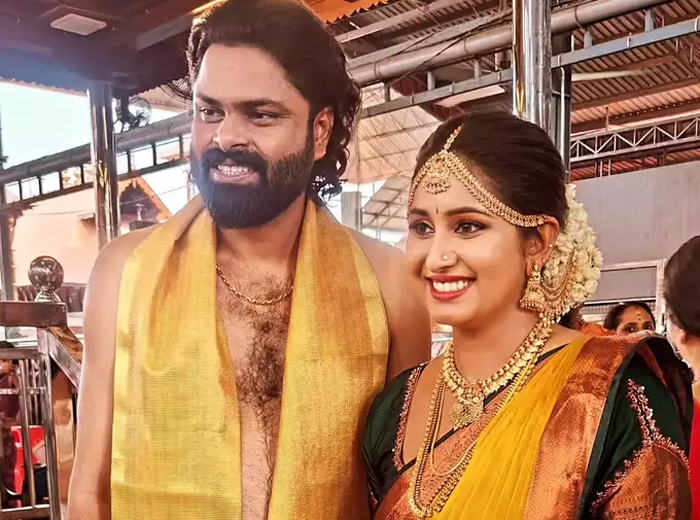  കണ്ണനു മുന്നില്‍ താലിചാര്‍ത്തി സീരിയല്‍ താരങ്ങള്‍;  മാളികപ്പുറം സീരിയല്‍ നടി  ധന്യ ചന്ദ്രലേഖയെ താലി ചാര്‍ത്തിയത് സീരിയല്‍ ക്യാമറാമാന്‍ ആയിരുന്ന ഷിന്‍ജിത്ത്
