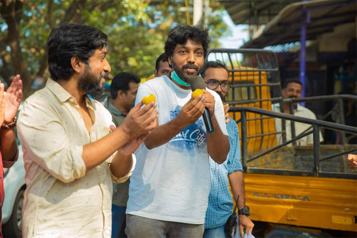 ധ്യാന്‍ ശ്രീനിവാസനും  ഷൈന്‍ടോം  ചാക്കോയും പ്രധാന കഥാപാത്രങ്ങള്‍; അന്‍വര്‍ സാദിഖ് ചിത്രം അണിയറയില്‍