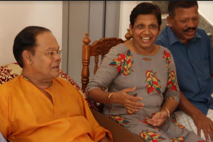 കാന്‍സര്‍ കണ്ടുപിടിക്കാന്‍ സഹായിച്ചത് ഇന്നസെന്റ്; ജീവനോടെ ഇരിക്കുന്നതിന് ഇന്നസെന്റിനോട് നന്ദി പറഞ്ഞ് കരയാംപറമ്പിലെ വീട്ടമ്മ; വോട്ട് അഭ്യര്‍ഥിച്ചെത്തിയ ഇന്നസെന്റിനെ ഞെട്ടിച്ച സ്വീകരണം 