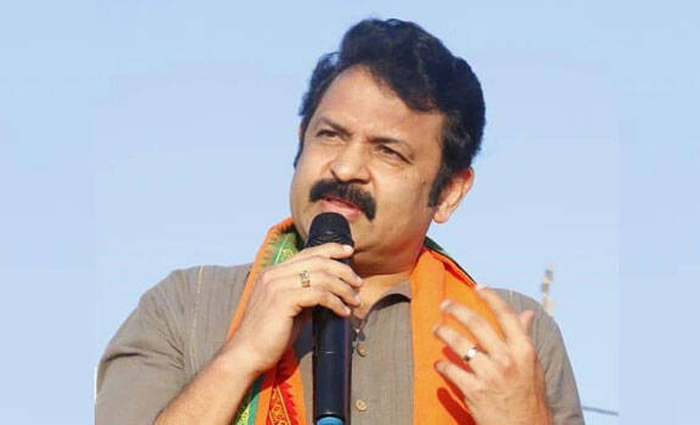 രാഷ്ടീയക്കാരനായതിനാല്‍ സിനിമയില്‍ വെല്ലുവിളി; സംഘിയാണെങ്കില്‍ മലയാള സിനിമയില്‍ പണിയില്ല! സംഘികള്‍ സിനിമയില്‍ വരാന്‍ പാടില്ലെന്ന് ചിലര്‍ക്ക് നിര്‍ബ്ബന്ധം; സുരേഷ് ഗോപിയുടെ അവസ്ഥ ഇതാണെങ്കില്‍ കൃഷ്ണകുമാറിന്റെ അവസ്ഥ ദയനീയം; നടന്‍ കൃഷ്ണകുമാര്‍ പങ്ക് വച്ചത്