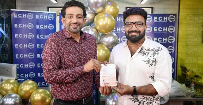 യുഎഇയുടെ ഗോള്‍ഡന്‍ വിസ സ്വന്തമാക്കി കോട്ടയം നസീര്‍; ഷാര്‍ജ പുസ്തകമേളയിലെ ചിത്രപ്രദര്‍ശനത്തിലും ശ്രദ്ധ നേടി നടന്‍