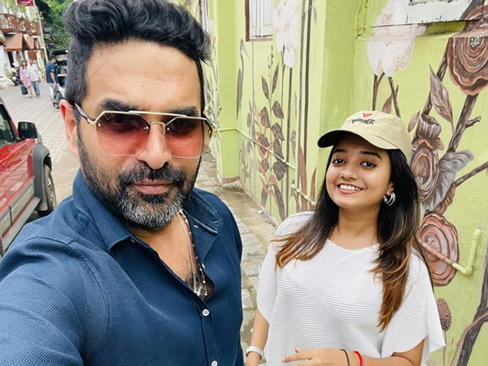 പേജ് ഒന്ന് ആക്റ്റീവ് ആക്കാമെന്നു വിചാരിച്ചു' എന്ന ക്യാപ്ഷനോടെ സുഹൃത്തിനൊപ്പമുള്ള ചിത്രവുമായി ഗോപി സുന്ദര്‍;പ്രായമാകുമ്പോള്‍  ഒരു തുള്ളി വെള്ളം തരാന്‍ ആരും ഉണ്ടാകില്ല എന്നതടക്കം വിമര്‍ശന പെരുമഴ; കലക്കന്‍ മറുപടി നല്‍കി സംഗീത സംവിധായകന്‍
