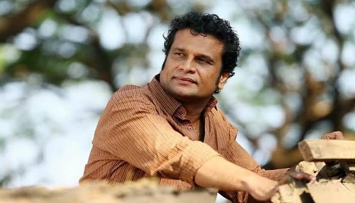 നിങ്ങളുടെ വായ ആരെങ്കിലും തുന്നികെട്ടിയോ;  അവനെ നിങ്ങള്‍ അനുകൂലിച്ചാലും ഇല്ലെങ്കിലും നിങ്ങളുടെ അഭിപ്രായത്തിനായി കേരളം കാത്തിരിക്കുന്നു  ആഷിക്അബു, ശ്യാംപുഷ്‌ക്കരന്‍, രാജീവ് രവി, ഗീതു മോഹന്‍ദാസ്, പാര്‍വതി തിരുവോത്ത് എന്നിവരെ ട്രോളി നടന്‍ ഹരീഷ് പേരടി 