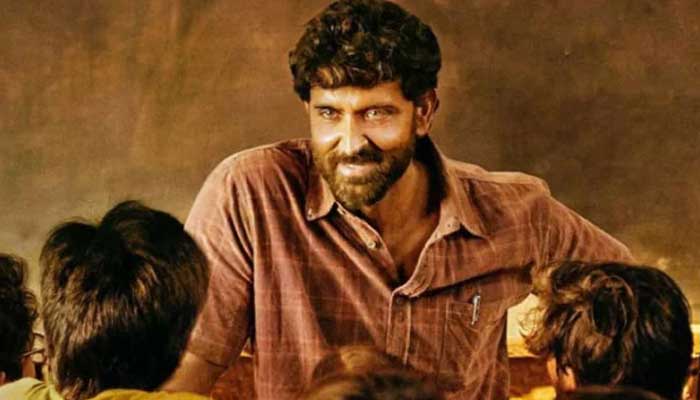 വെറും മൂന്നു ദിവസത്തിനുള്ളിൽ തൂത്തുവാരിയത് 46 കോടി! ബോളിവുഡ് താരം ഹൃത്വിക്ക് റോഷൻ നായകനായ സൂപ്പർ 30 കലക്ഷനിലും 'സൂപ്പർ' തന്നെ; പരസ്യ പ്രചരണങ്ങളില്ലാതെ പ്രതിദിനം കോടികൾ വാരുന്ന ചിത്രത്തിന് തിയേറ്ററിൽ വൻ തിരക്ക്; ആനന്ദ് കുമാറാവാൻ ഹൃത്വിക്ക് ചെയ്ത മേക്ക് ഓവറിനും നിറകൈയടി