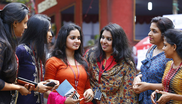 ഐഎഫ്എഫ്‌കെ ഓൺലൈൻ രജിസ്ട്രേഷൻ വെള്ളിയാഴ്ച മുതൽ; മുഖ്യമന്ത്രി പിണറായി വിജയൻ ഡെലിഗേറ്റ് പാസിനുള്ള തുക എ കെ ബാലന് നൽകി ആദ്യ പാസ് സ്വീകരിക്കും; 7500 പാസുകൾ, പാസൊന്നിന് 2000രൂപ; മേള ഡിസംബർ ഏഴ് മുതൽ 13 വരെ