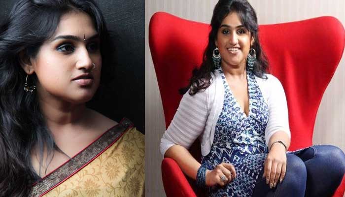  അച്ഛന്റെ സുഹൃത്തുക്കള്‍ മദ്യപിച്ച് വീട്ടില്‍ എത്തി അപമര്യാദയായി പെരുമാറി, പുറത്ത് പറയാന്‍ കഴിയാത്ത കാര്യങ്ങളാണ് അവിടെ നടക്കുന്നത്;  തമിഴ്താരം വനിത മകളെ തട്ടിക്കൊണ്ട് വന്നതല്ലെന്ന് അഭിഭാഷകന്‍; ബിഗ്‌ബോസ് താരത്തിനെതിരെ ഉയര്‍ന്ന ആരോപണങ്ങള്‍ ഇങ്ങനെ