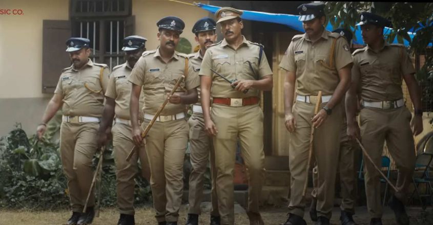  ഇത് കേരളമാ... ഇവിടെ ഭരിക്കുന്നത് പൊലീസല്ല പിണറായി വിജയനാ... പണിം പോകും അഴി എണ്ണേണ്ടി വരും;  വൈറലായി കാക്കിപ്പട ടീസര്‍ ഡയലോഗ്