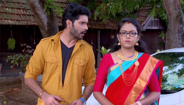 കസ്തൂരിമാന്‍ കണ്ട് കൈ അടിച്ച് പ്രേക്ഷകര്‍....!  എസിപിക്ക് പിന്നലെ ഇന്ദിരാഭായിക്കും എട്ടിന്റെ പണി.  കസ്തൂരിമാനില്‍ ഇനി ജീവയുടെ ഉയര്‍ത്ത് എഴുനേല്‍പ്പിന്റെ കഥ