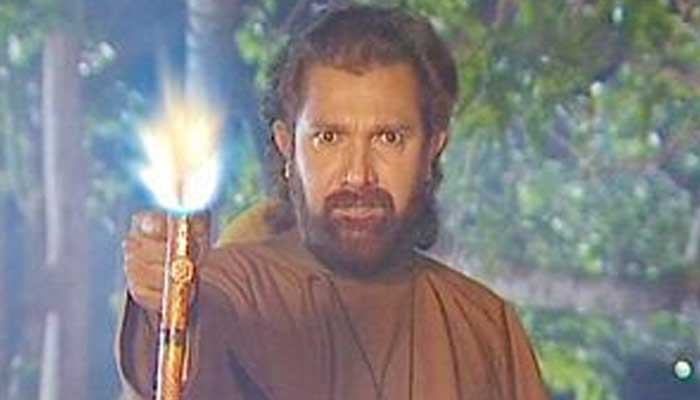 കമ്പനിയില്‍ പങ്കാളിത്തം നല്‍കാം എന്ന് വാഗ്ദാനം നല്‍കിയപ്പോള്‍ ആദ്യം മൂന്നു ലക്ഷം രൂപയും പിന്നെ മഹീന്ദ്ര കാറും നല്‍കി; പ്രോജെക്ട് ആരംഭിച്ചപ്പോള്‍ മാറ്റി നിര്‍ത്തലും അവഗണനയും; ഇതിനിടയില്‍ കാര്‍ മറിച്ച് വില്‍പ്പനയും; ചോദ്യം ചെയ്തപ്പോള്‍ പണം തിരികെ നല്‍കാം എന്ന് പറഞ്ഞു നല്‍കിയത് വണ്ടിച്ചെക്ക്; കടമറ്റത്ത് കത്തനാരായി ഒരു കാലത്ത് മിനിസ്‌ക്രീന്‍ അടക്കിവാണ പ്രകാശ് പോളിനെതിരെ പ്രവാസി വ്യവസായി കോടതിയില്‍