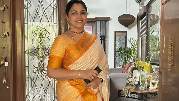 ഒപ്പം അഭിനയിച്ച നടന്‍ അടുത്തു വന്ന് ആരും അറിയാതെ ഒരു ചാന്‍സ് തരുമോ എന്ന് ചോദിച്ചു; ഞാന്‍ ഉടനെ ചെരിപ്പ് കയ്യിലെടുത്തു; കരിയറിന്റെ ആദ്യ കാലത്ത് ഒപ്പം അഭിനയിച്ച നടനില്‍ നിന്നും ഉണ്ടായ മോശം അനുഭവം പങ്ക് വച്ച് ഖുശ്ബു