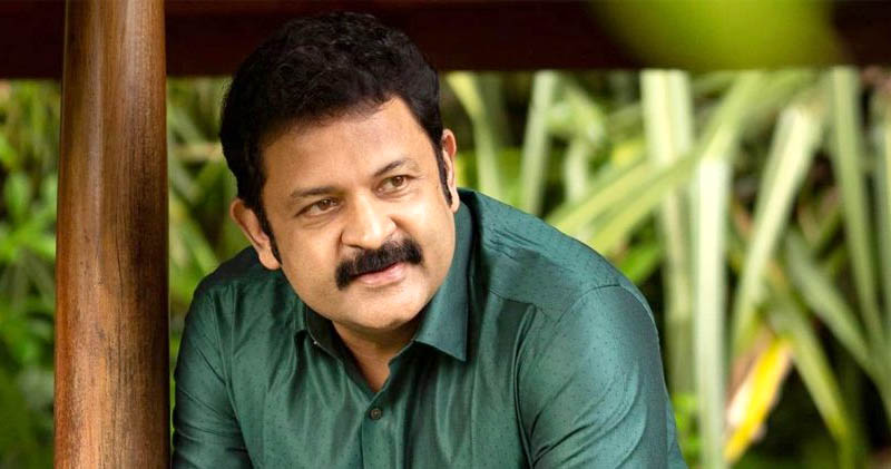  തരംകിട്ടുമ്പോഴെല്ലാം വടക്കോട്ടു നോക്കി കുരക്കുകയും ഓരിയിടുകയും ചെയ്യുന്ന ഒരു സാംസ്‌കാരിക നായയെയും നാമിപ്പോള്‍ കാണുന്നില്ല; രണ്ടാഴ്ചകള്‍ക്ക് മുമ്പ് അപമാനഭാരം കൊണ്ട് താണുപോയ ഒരു പ്രമുഖ സിനിമാനടന്റെ തല ഇപ്പോള്‍ കാണാനില്ല; വിമര്‍ശനവുമായി കൃഷ്ണകുമാറിന്റെ കുറിപ്പ്