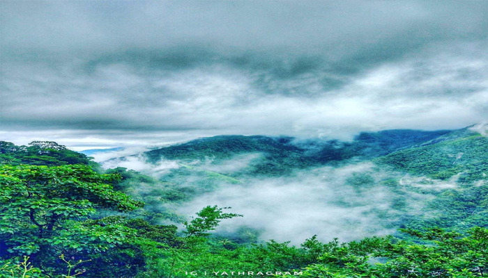 മഞ്ഞുമൂടിയ മലനിരകള്‍ കൊണ്ട് സമ്പന്നമായ കുട്ടിക്കാനം