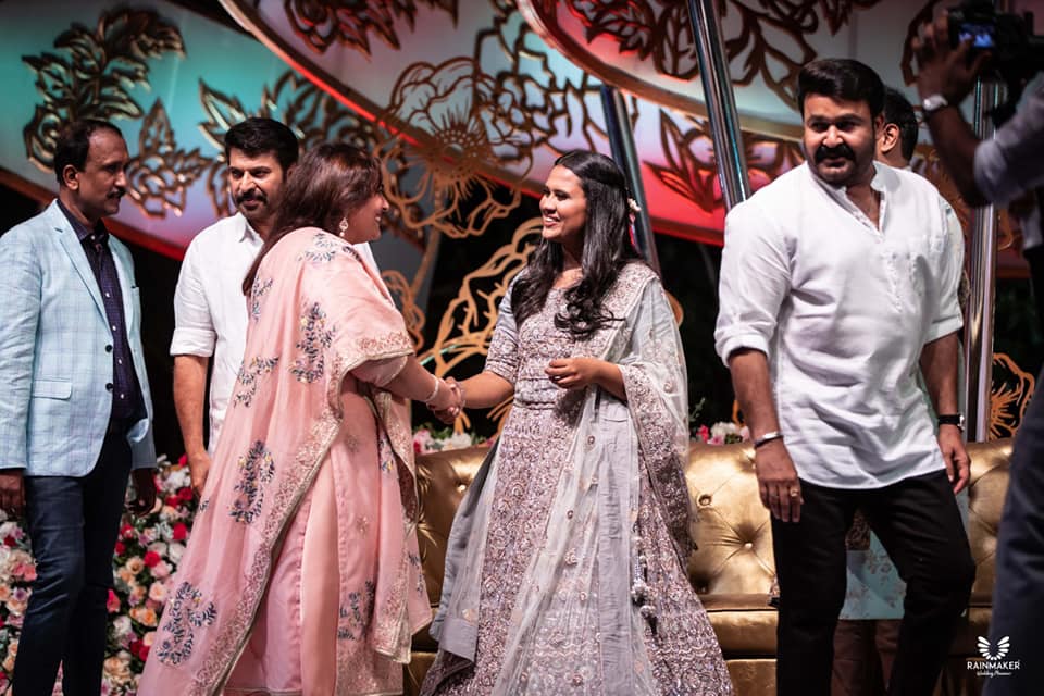   കല്യാണവീട്ടില്‍ മാസ് എന്‍ട്രി നടത്തി മോഹന്‍ലാലും മമ്മൂട്ടിയും;  പിന്നാലെ ദിലീപും നമിതയും ടൊവിനയോയും അടക്കമുള്ള താരനിരയും; കൊച്ചിയില്‍ നടന്ന കല്യാണ റിസപ്ഷന്‍ ഏറ്റെടുത്ത് സോഷ്യല്‍ മീഡിയ