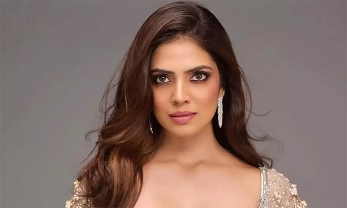  ആദ്യ സിനിമ റിലീസ് ചെയ്യുമ്പോള്‍ എനിക്ക് 21 വയസായിരുന്നു; ആകെ എല്ലും തോലുമാണല്ലോ എന്നു ചോദിച്ചു ബോഡി ഷെയിമിങ് നേരിട്ടു; 'നടിമാരുടെ ശരീരത്തിലേക്ക് സൂം ചെയ്ത് നോക്കുന്നവരുണ്ട്'; മാളവിക മോഹന്‍ പറയുന്നു